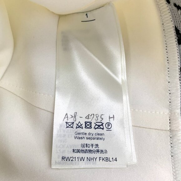 Louis Vuitton White Short-Sleeve Stand-Up Collar Top With Embossed Logo & Monogr - Picture 4 of 7